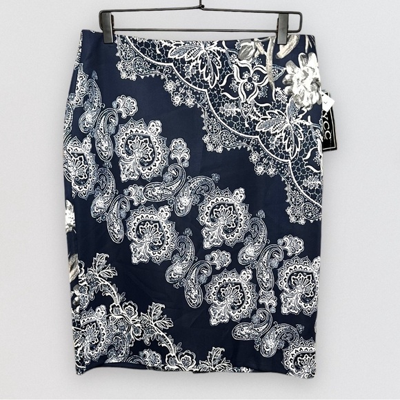 NEW York Clothing Co. Blue Floral and Paisley Print Skirt, Size Large- NWT - Picture 2 of 5